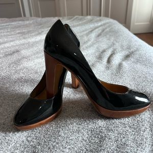 Michael Kors Women’s black and tan heels size 7